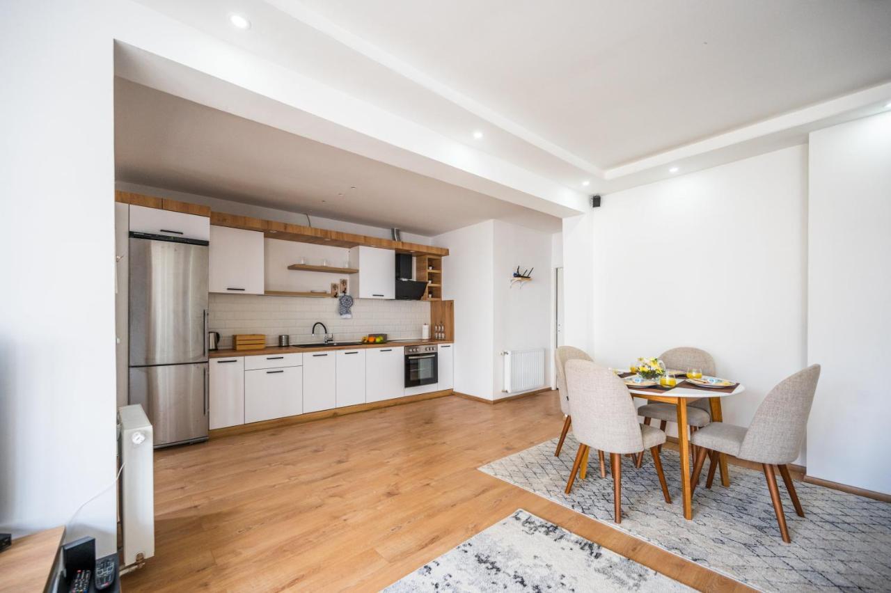 Spacious And Bright 2Bdr Apartment In The Old Town Sarajevo Exterior photo