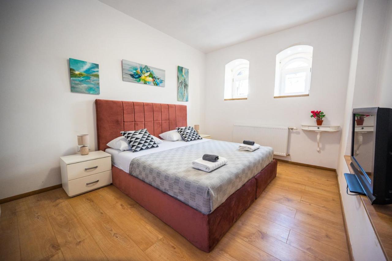 Spacious And Bright 2Bdr Apartment In The Old Town Sarajevo Exterior photo