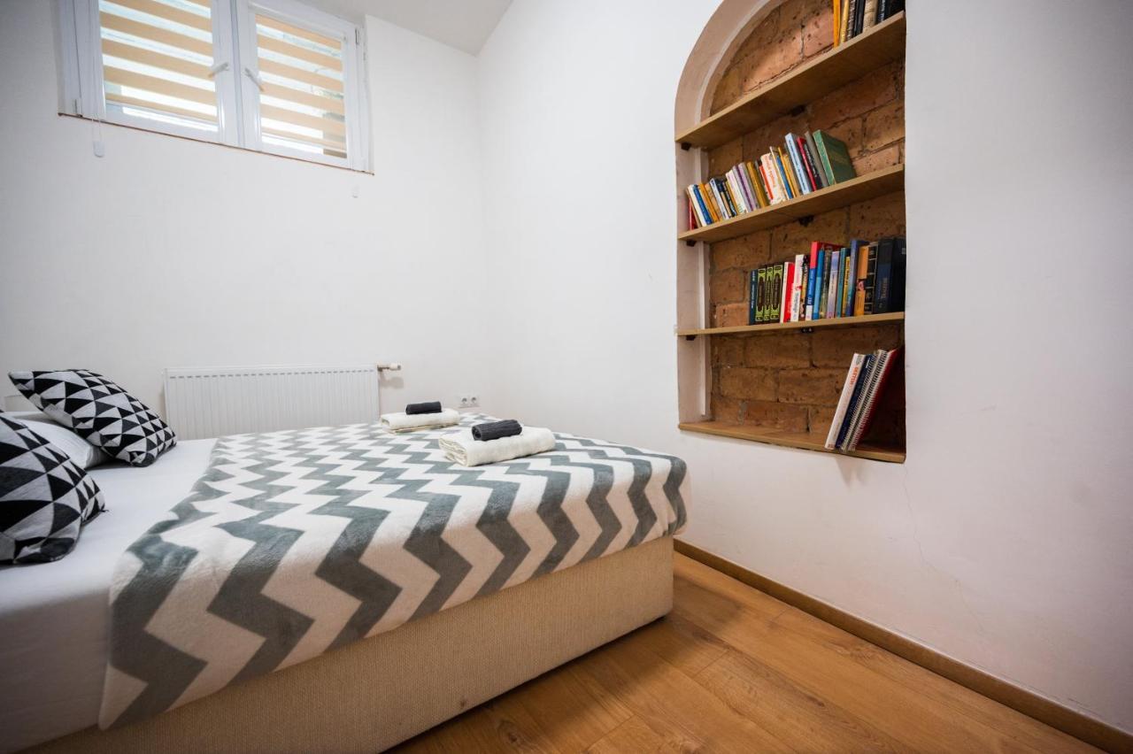 Spacious And Bright 2Bdr Apartment In The Old Town Sarajevo Exterior photo